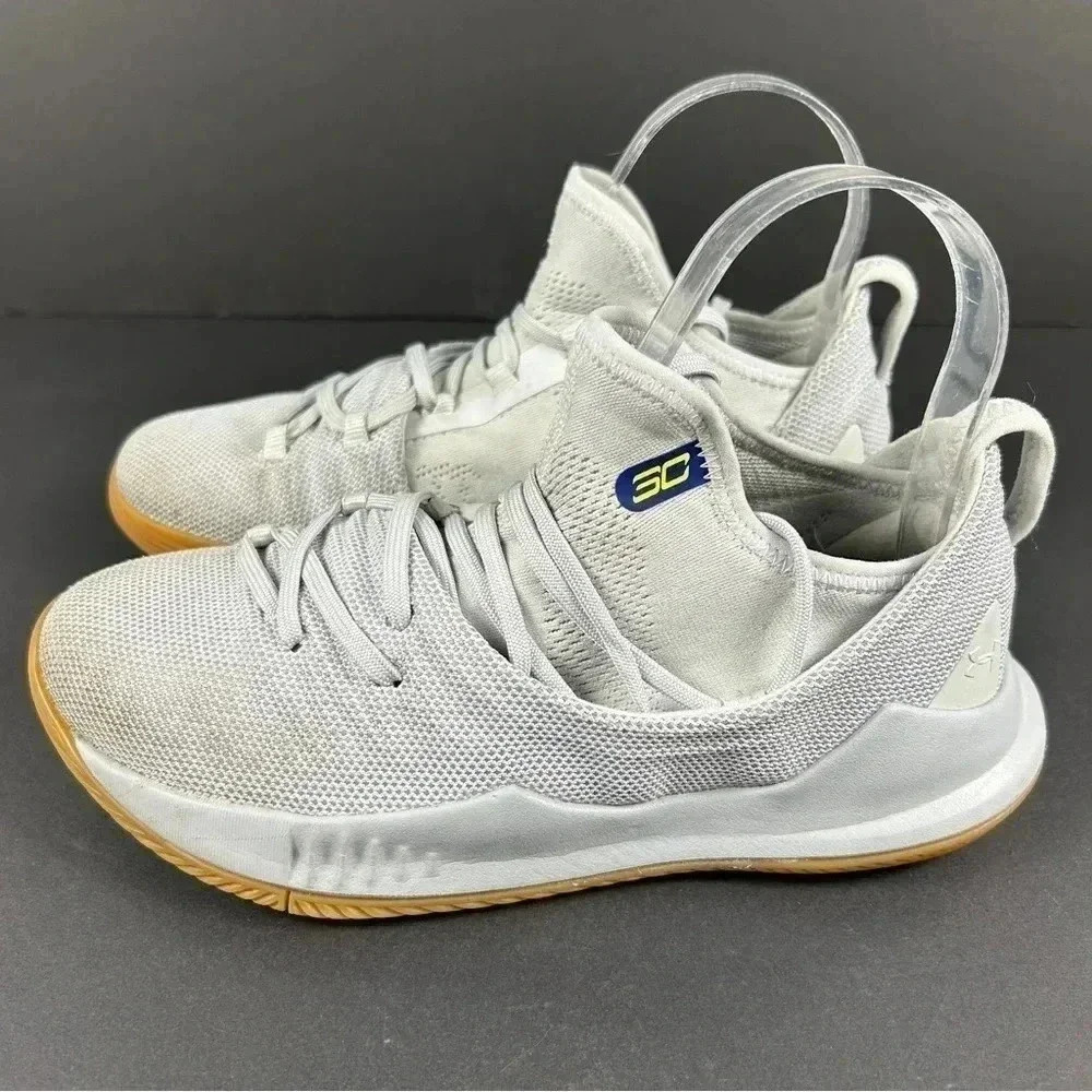 Under armour sneakers youth 3 or 35